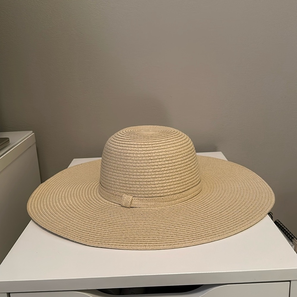 Floppy sun hat